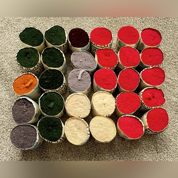 Lot Of 30 Readicut Latch & Hook Yarn 100% Wool - Picture 1 of 11